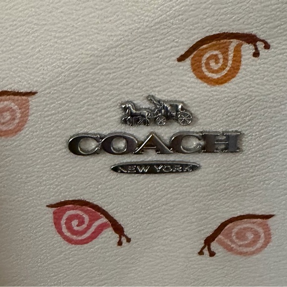 Coach Women’s Gallery Tote Bag Chalk With Snail 🐌 Print. Hard to find. - Picture 4 of 12